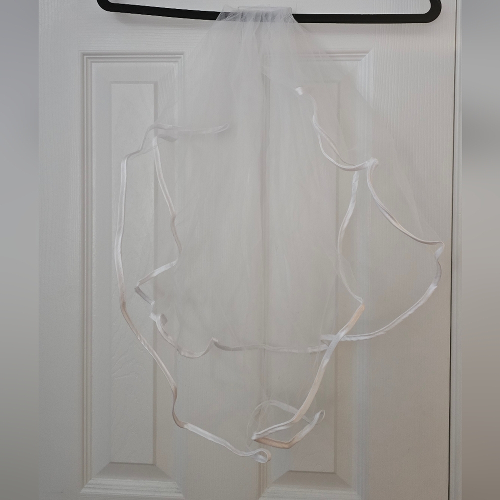 Elegant White Bridal Veil